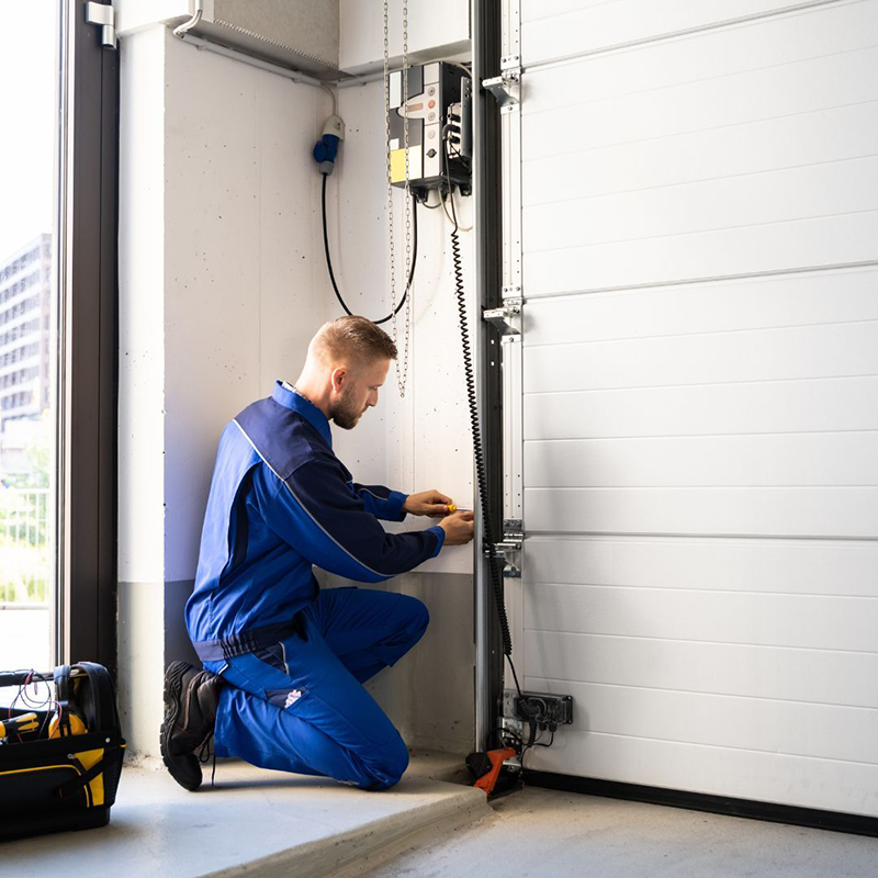 4 Signs Its Time to Replace Your Garage Door3